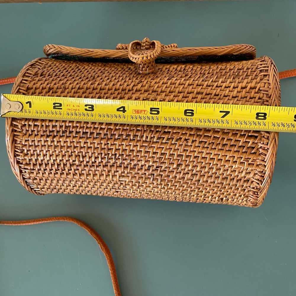 Rattan Wicker Woven Crossbody Bag Cognac Brown Oval cylinder shape leather strap - Picture 10 of 13
